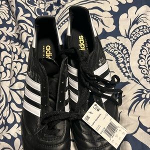 NWT mens soccer shoes